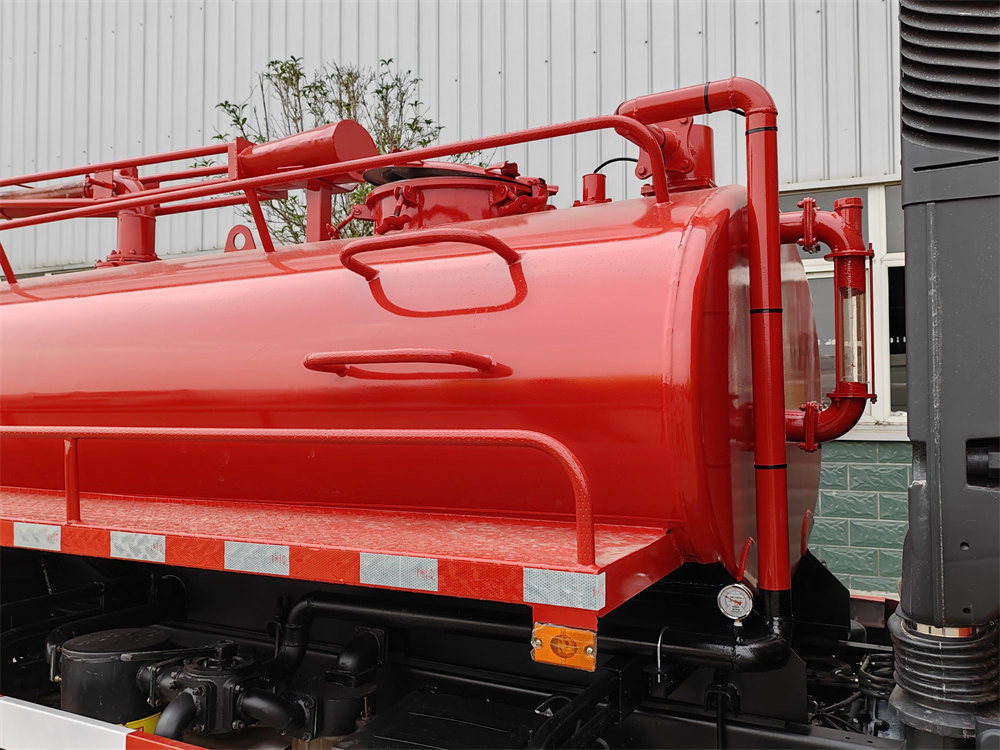 HOWO 4x4 RHD 4cbm septic tank suction truck,