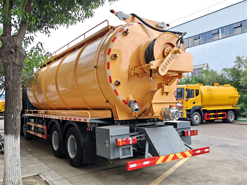 SINOTRUK 8x4 20m3 sewer suction truck 