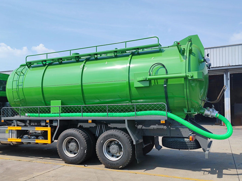 HOWO 10 wheeler vacuum tank truck