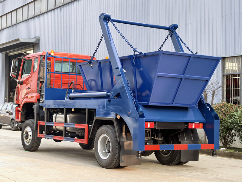HOWO 4&times;4 6CBM skip bin loader