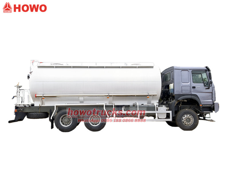 Howo 6x6 heavy water tank truck