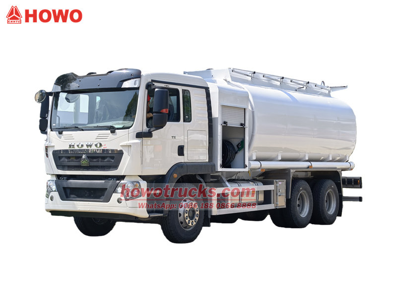 HOWO&nbsp;oil&nbsp;tanker&nbsp;truck&nbsp;with&nbsp;double&nbsp;refueling&nbsp;system