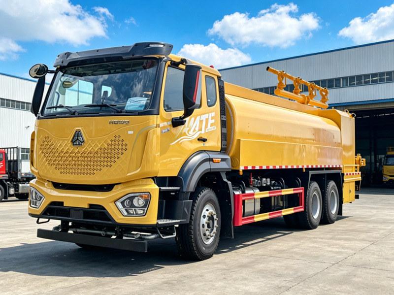 HOWO 20000L water tank truck