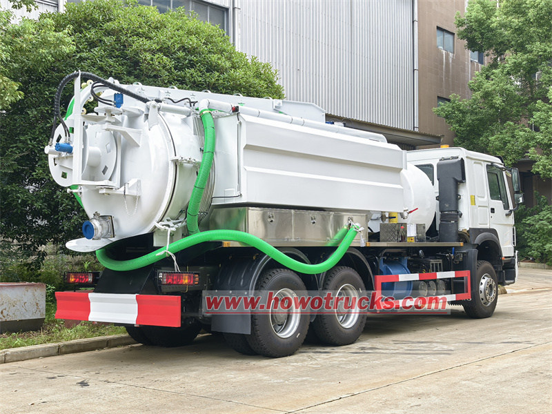 HOWO Industrial combination sewer cleaning truck with a boom